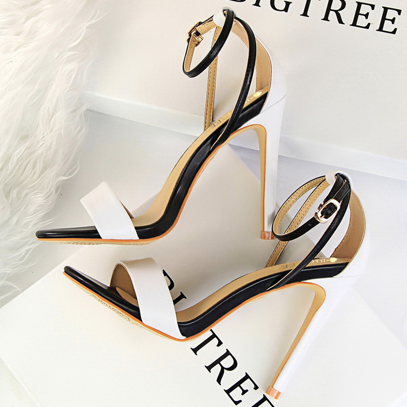 النساء أسود-أبيض موجزة الجلود  - مراجعة Leather Work Heels وسعره