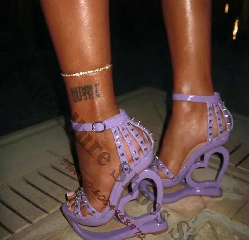 صندل وردي فاقع بكعب ويدج، مزين - مراجعة Leather Work Heels وسعره
