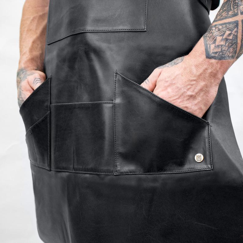 مريلة عمل عملية من الجلد الصنا - مراجعة Leatherwork Tattoo وسعره